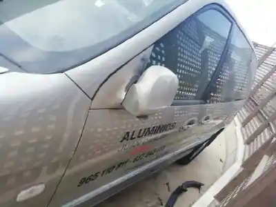 Sloopvoertuig kia carnival ii (gq) 2.9 crdi van het jaar 2002 aangedreven j3