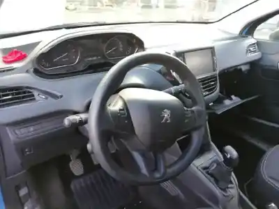 Veicolo di demolizione peugeot 208 active dell'anno 2017 alimentato bh02