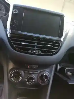 Veicolo di demolizione peugeot 208 active dell'anno 2017 alimentato bh02