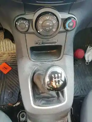 Здавання транспортного засобу ford fiesta (ccn) * року 2013 потужний sfja