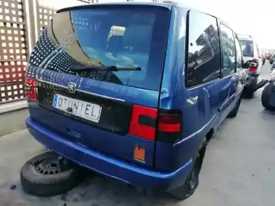 Vehicul casat peugeot 806 st al anului 2001 alimentat rhz