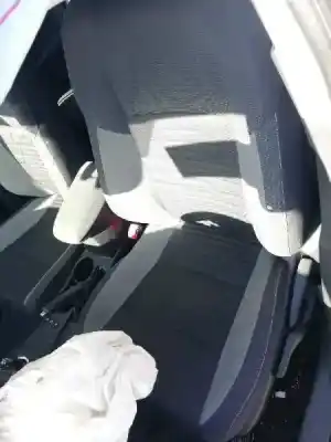 Veículo de Sucata toyota auris hybrid active do ano 2016 alimentado 2zr