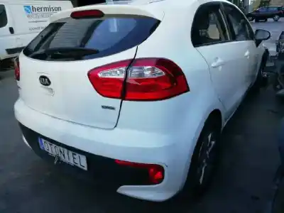 Sloopvoertuig kia rio basic van het jaar 2015 aangedreven d3fa
