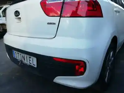 Sloopvoertuig kia rio basic van het jaar 2015 aangedreven d3fa