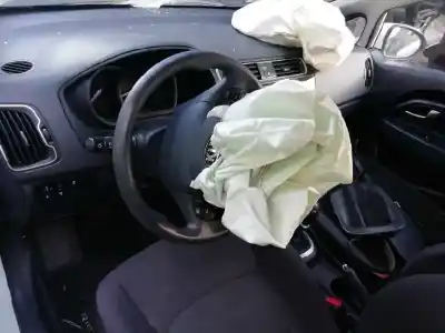 Sloopvoertuig kia rio basic van het jaar 2015 aangedreven d3fa