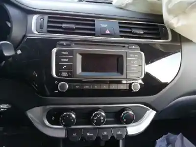 Sloopvoertuig kia rio basic van het jaar 2015 aangedreven d3fa