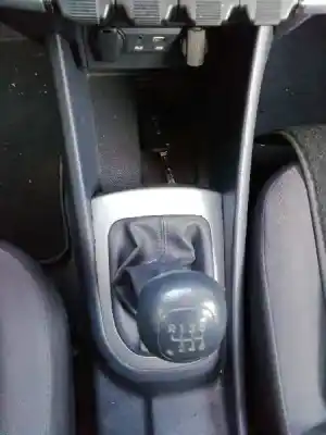 Sloopvoertuig kia rio basic van het jaar 2015 aangedreven d3fa