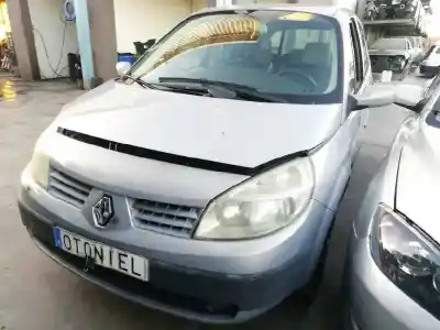 Veicolo di demolizione renault scenic ii confort dynamique dell'anno 2004 alimentato f9q d8