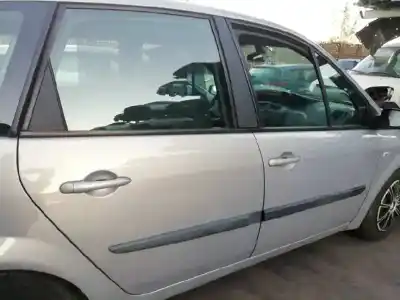 Veicolo di demolizione renault scenic ii confort dynamique dell'anno 2004 alimentato f9q d8