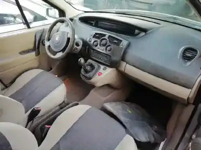 Veicolo di demolizione renault scenic ii confort dynamique dell'anno 2004 alimentato f9q d8