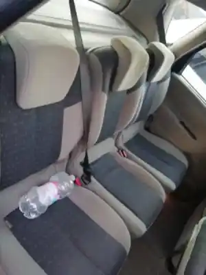 Veicolo di demolizione renault scenic ii confort dynamique dell'anno 2004 alimentato f9q d8