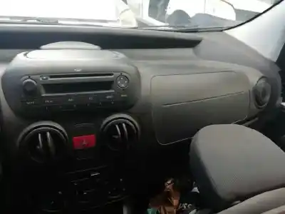 Sloopvoertuig peugeot bipper básico van het jaar 2013 aangedreven fhz