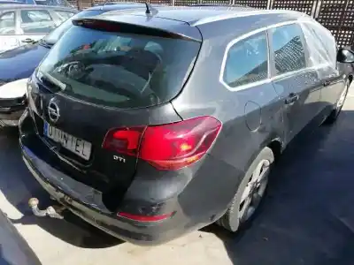 Veículo de Sucata opel astra j sports tourer cosmo do ano 2009 alimentado a17dtr