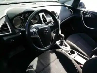 Veículo de Sucata opel astra j sports tourer cosmo do ano 2009 alimentado a17dtr