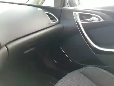 Veículo de Sucata opel astra j sports tourer cosmo do ano 2009 alimentado a17dtr