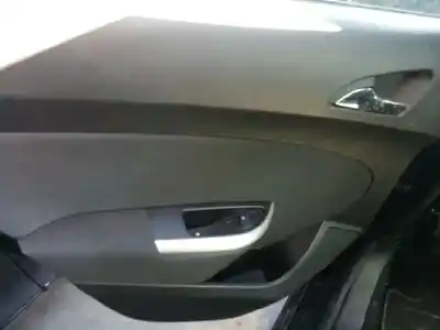 Veículo de Sucata opel astra j sports tourer cosmo do ano 2009 alimentado a17dtr