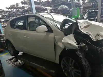 Sloopvoertuig hyundai i30 premium van het jaar 2008 aangedreven d4ea