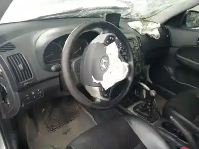 Sloopvoertuig hyundai i30 premium van het jaar 2008 aangedreven d4ea