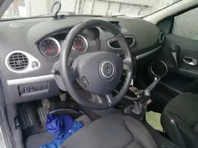 Vehicul casat renault clio iii 1.5 dci diesel cat al anului 2006 alimentat k9k766