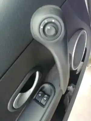 Vehicul casat renault clio iii 1.5 dci diesel cat al anului 2006 alimentat k9k766