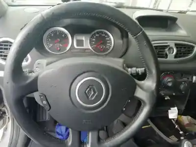 Vehicul casat renault clio iii 1.5 dci diesel cat al anului 2006 alimentat k9k766