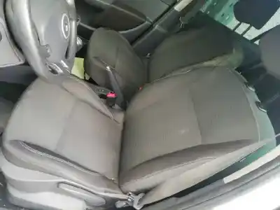 Vehicul casat renault clio iii 1.5 dci diesel cat al anului 2006 alimentat k9k766