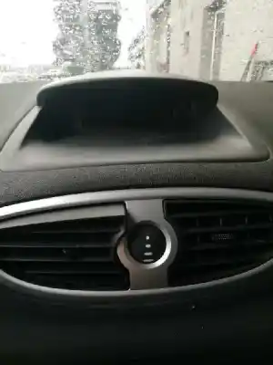 Vehicul casat renault clio iii 1.5 dci diesel cat al anului 2006 alimentat k9k766