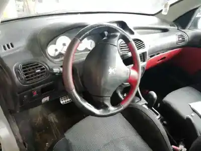 Hurda Aracı peugeot 206 cc cc yılın 2002 güçlü nfu