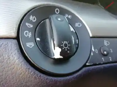 Veículo de Sucata audi a4 berlina (8e) 1.9 tdi (96kw) do ano 2001 alimentado awx