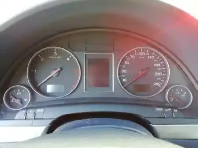 Veículo de Sucata audi a4 berlina (8e) 1.9 tdi (96kw) do ano 2001 alimentado awx