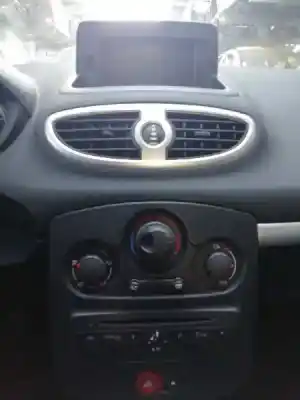 Vehículo de desguace renault clio iii authentique del año 2010 con motor k9k