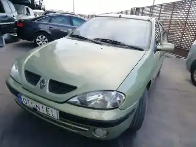 Verschrottungsfahrzeug RENAULT MEGANE I FASE 2 BERLINA (BA0) (1999->) 1.9 dTi RTE [1.9 Ltr. - 72 kW dTi Diesel CAT] des Jahres 2002 angetrieben F9QQ7