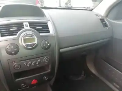 Sloopvoertuig renault megane ii coupe confort authentique van het jaar 2006 aangedreven k4m d8