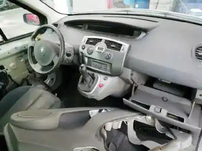 Veículo de Sucata renault scenic ii 1.5 dci diesel do ano 2004 alimentado k9k f7