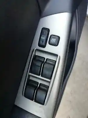 Hurda Aracı toyota corolla familiar (e12) 2.0 d-4d sol yılın 2006 güçlü 1cdftv