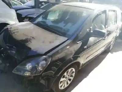 Veicolo di demolizione opel zafira b family dell'anno 2013 alimentato a17dtr