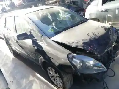 Veicolo di demolizione opel zafira b family dell'anno 2013 alimentato a17dtr