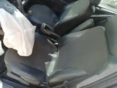 Veicolo di demolizione opel zafira b family dell'anno 2013 alimentato a17dtr