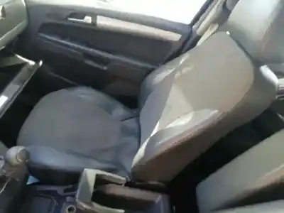 Veicolo di demolizione opel zafira b family dell'anno 2013 alimentato a17dtr