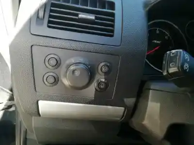 Veicolo di demolizione opel zafira b family dell'anno 2013 alimentato a17dtr