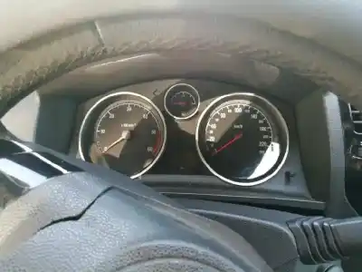 Veicolo di demolizione opel zafira b family dell'anno 2013 alimentato a17dtr