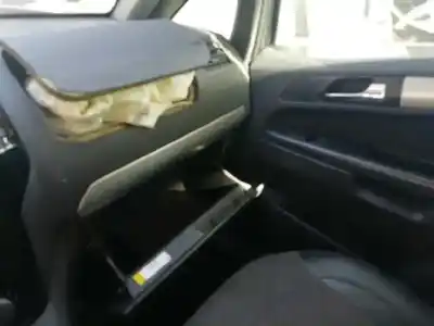 Veicolo di demolizione opel zafira b family dell'anno 2013 alimentato a17dtr