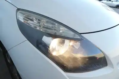 Véhicule à la ferraille renault   de l'année 2010 alimenté k9k g8