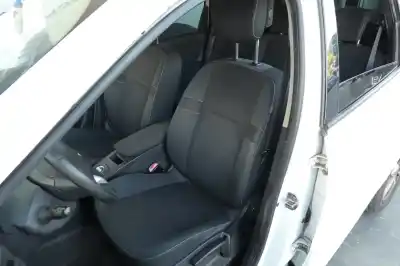 Véhicule à la ferraille renault   de l'année 2010 alimenté k9k g8