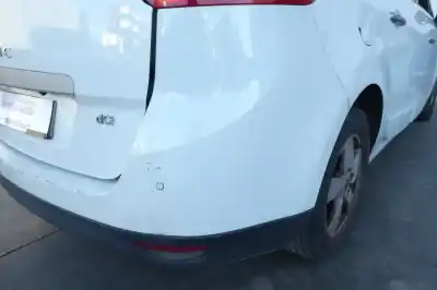 Véhicule à la ferraille renault   de l'année 2010 alimenté k9k g8