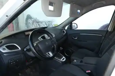Véhicule à la ferraille renault   de l'année 2010 alimenté k9k g8
