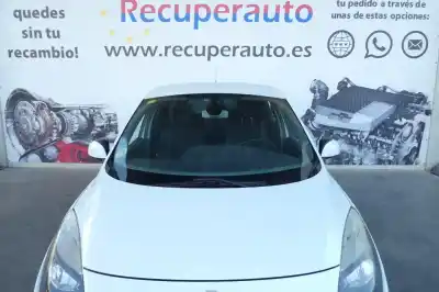 Véhicule à la ferraille renault   de l'année 2010 alimenté k9k g8