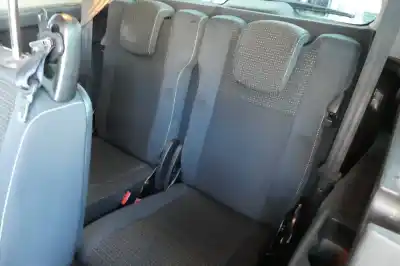 Véhicule à la ferraille renault   de l'année 2010 alimenté k9k g8