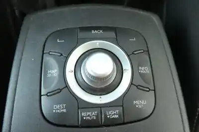 Véhicule à la ferraille renault   de l'année 2010 alimenté k9k g8