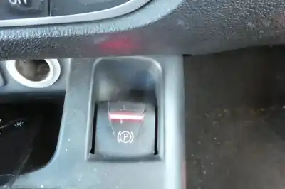 Véhicule à la ferraille renault   de l'année 2010 alimenté k9k g8